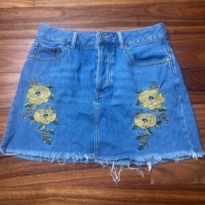 Forever 21 Denim Mini‎ Skirt Embroidered Floral Frayed Hem Size 28